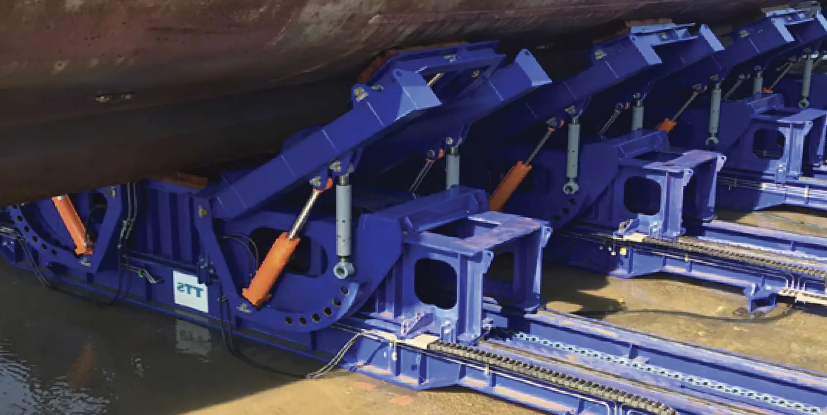 Syncrolift bilge support arms in operation